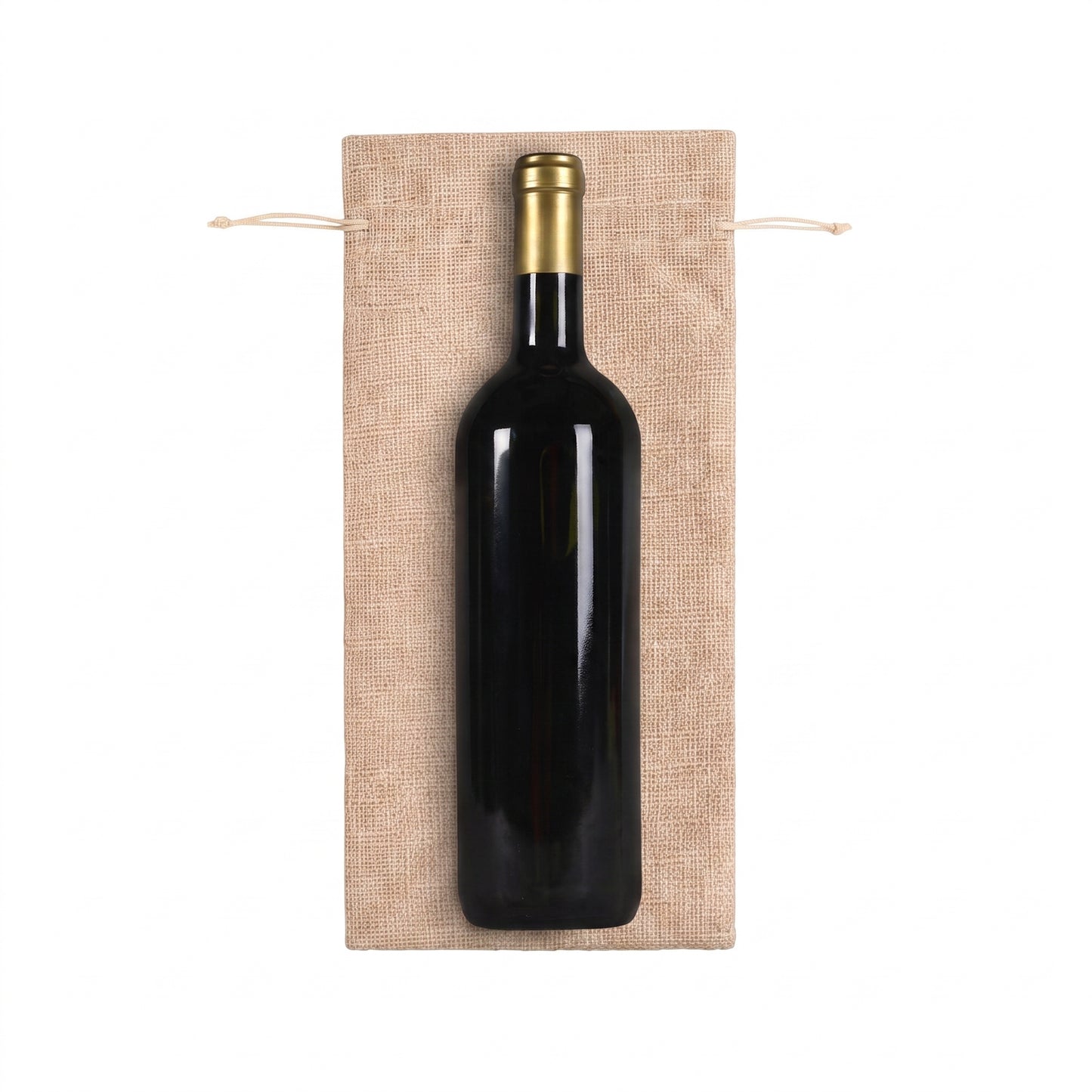 Bolsa para botella de vino en yute natural con cordón ajustable, vista plana con botella sobre fondo blanco para referencia de tamaño | Casaverde Artesanal