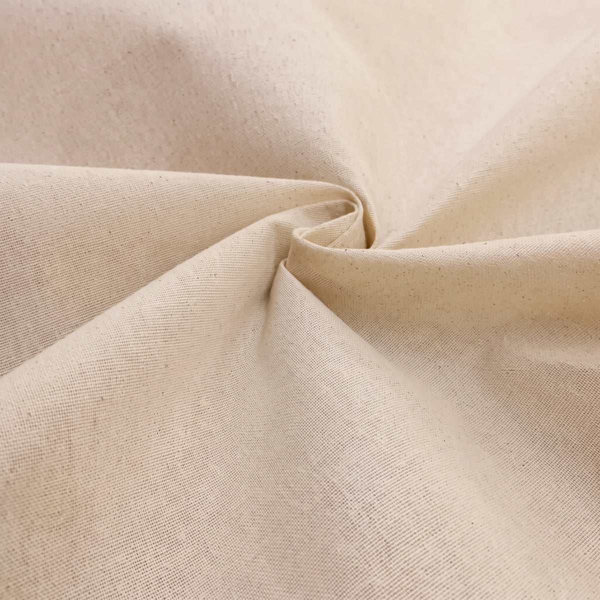 Textura de la lona gruesa de algodón color crudo con la que confeccionamos las tote bags de la colección Raíz | Casaverde Artesanal