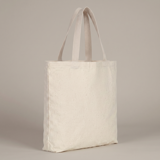Tote bag de lona gruesa color crudo con fuelle y asas de reata de algodón, modelo Ceiba Raíz 40 × 35 cm en vista de ángulo | Casaverde Artesanal